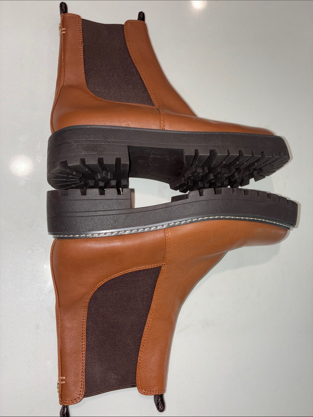 SAM EDELMAN NWOT Women’s Stylish Pull On Carmel Brown Chelsea Lug Boots Size 8. - Picture 6 of 12